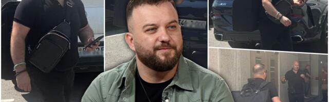 MUZIČAR NA TEŠKIM MUKAMA, AL NE ODUSTAJE! Borko jedva nosi harmoniku