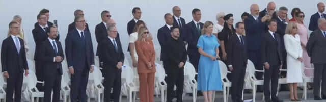 Vučić u prvom redu na vojnoj paradi u Parizu: Velika čast za predsednika Srbije