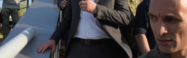 Vučić u Nišu: Doneću novu korpu kada budem išao na Pink