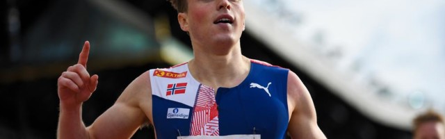 VARHOLMU ZA DLAKU IZMAKAO SVETSKI REKORD: Norvežanin nastavlja dominaciju u trci na 400 metara sa preponama (FOTO)