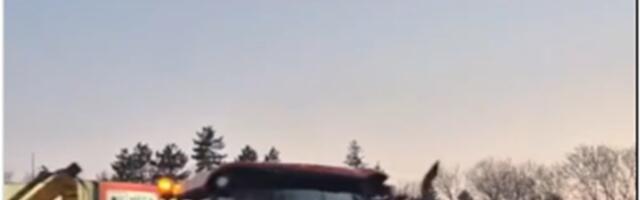 Stiže konjica: Traktori ulaze u Kragujevac (VIDEO)