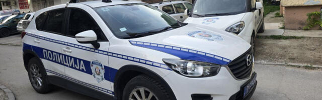 NAORUŽAN UŠAO U KLADIONICU  Policija u Rakovici reagovala nakon dojave, pa je uhapsila mladića sa dva pištolja