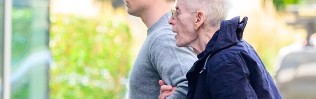 Kelvin Klajn se umalo nije onesvestio, a njegov 47 godina mlađi dečko ga ignorisao: Tužna slika Holivuda! (VIDEO)