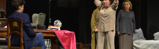 Stoto izvođenje predstave "Vrat od stakla" u Jugoslovenskom dramskom pozorištu