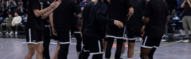 GROBARI U ŠOKU: Avion iz Dubaija sleteo u Beograd - ovaj prizor jako boli sve navijače Partizana! (VIDEO)