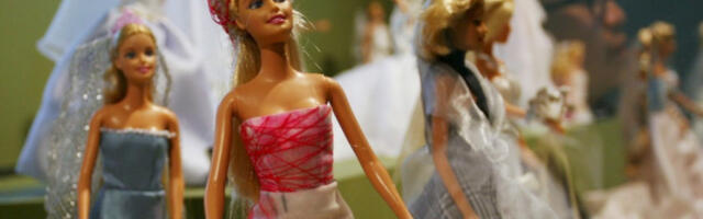 Пластична лутка која деценијама диктира трендове и изазива контроверзе