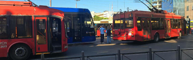 Čitaoci javljaju: Kad zastoj naprave trola i tramvaj