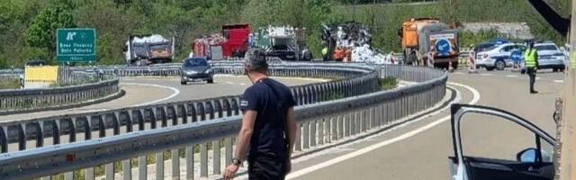 Obustavljen saobraćaj zbog požara na prikolici kamiona