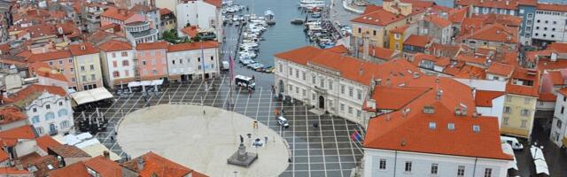 Noćni spektakl u Sloveniji: Policajci morali da intervenišu kada su intimni odnosi na javnom mestu eskalirali!