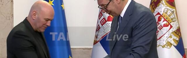 Aleksandar Vučić poklonio gusle i još jedan važan poklon glavnom čoveku UFC: "Da budemo dobri domaćini"