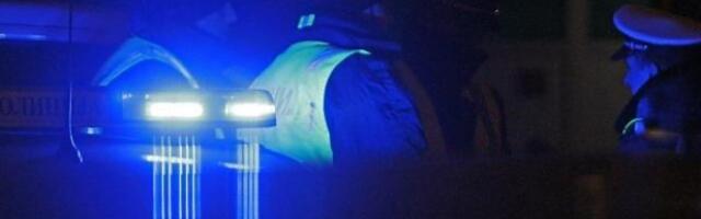 TEŠKA SAOBRAĆAJNA NESREĆA KOD BEGEČA! Vatrogasci seku vozilo da izvuku povređene!