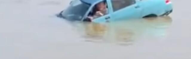 Blagoje u ladi tone u smrt kod Kupinova ! Mislio da je autom komšiju Peru, pa uleteo u Savu da sebi presudi