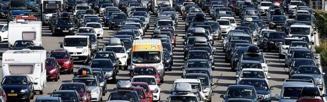 Naoružajte se strpljenjem: Ovde je kolaps, vozila čekaju satima