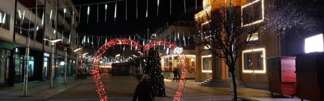 STIGAO NOVOGODIŠNJI DEKOR: Loznica spremna za najluđu noć