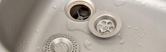 Vodoinstalater otkrio jednostavan trik koji sprečava zapušavanje odvoda: Jedna čaša jednom mesečno i zaboravite na majstore!