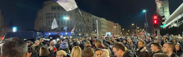 BLOG Protesti širom Srbije večeras zbog nasilja u Novom Sadu napada SNS aktivista na studente: Na Ušću policija jurila građane (VIDEO, FOTO)