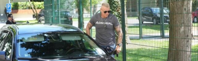 MRAČNA PORODIČNA TAJNA NAŠEG PEVAČA: Jezivi detalji STRAVIČNOG NASILJA isplivali iz doma!