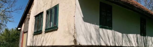 KUĆA U DIVLJOJ ŠUMI: Pevačica odrasla na selu, pešačila 20 km kroz ZAVEJANE puteve do škole - DANAS JEDNA OD NAJPLAĆENIJI NA ESTRADI!