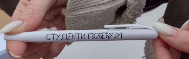 U Kragujevcu podela nalepnica „Studenti pobeđuju” na osam lokacija