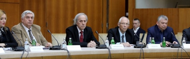 "Hitno smeniti Krizni štab"