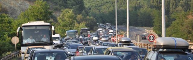 OVO JE KATASTROFA, ZA DVA SATA PREŠLI SMO DVA KILOMETRA! Na grčkoj granici formirala se kolona dugačka 13 kilometara!