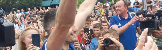 Aleksa Avramović pred hiljadama Čačana: Ovo su najlepši dani u mom životu (FOTO)