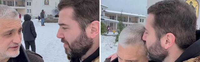 Čeda Jovanović i Aca Kos otišli na pričest - snimili se ispred crkve, on ga ljubi u čelo: "Odustaćemo nikad!"