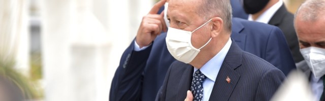 Erdogan odao počast Aliji Izetbegoviću na mezarju Kovači