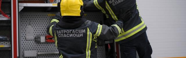 Gori stan na prvom spratu zgrade, stanari evakuisani