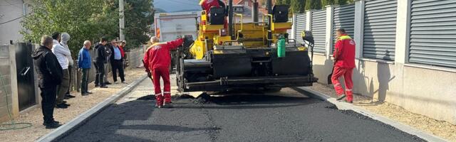 Zalaganjem Zukorlića asfalitsna ulica u naselju Svračiće u Tutinu