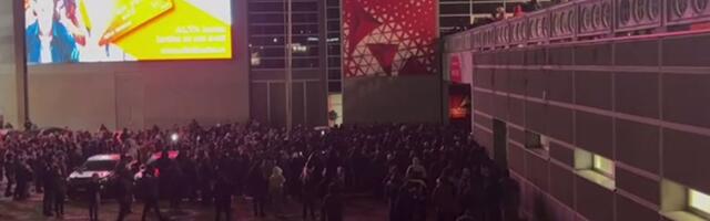 Neverovatne scene ispred Beogradske arene: Stotine Grobara došlo na trening Partizana, skandiraju Željkovo ime