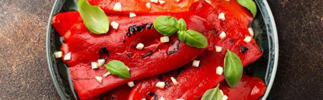 Najbolja salata uz praznično pečenje: Pečene paprike sa medom i renom