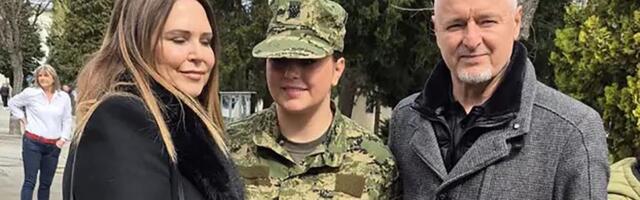 Tompsonova ćerka služi vojni rok! Danas u Požegi položila zakletvu, pevač došao na ceremoniju sa suprugom