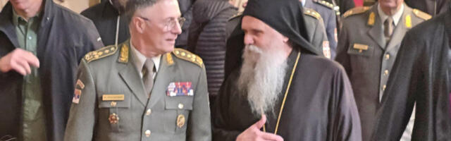 Начелник Генералштаба Мојсиловић присуствовао васкршњој литургији у Саборној цркви