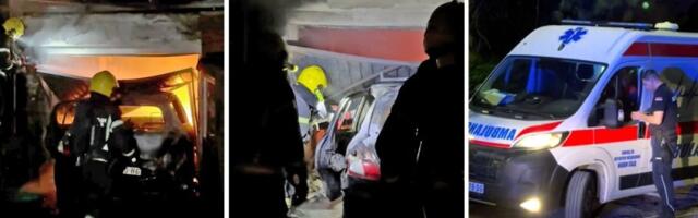 Drama u Sremskoj Kamenici: Zapalio se auto u garaži kuće, buktinja se proširila, vatrogasci u poslednjem trenu spasili muškarca (VIDEO)