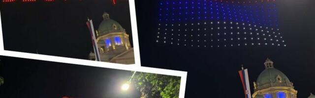 SPEKTAKL U CENTRU BEOGRADA! Dron-šou najavljuje veliki narodni skup 27. juna ispred Skupštine - NESTVARNE SCENE! (FOTO, VIDEO)