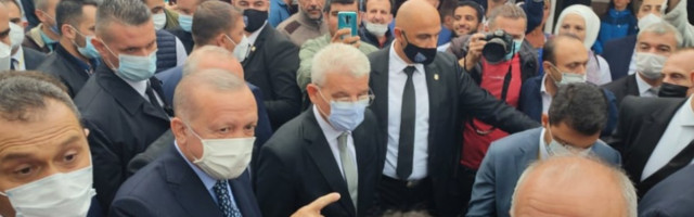 Erdoan na Baščaršiji dočekan aplauzom: Uzvikivali “Turska, Turska”