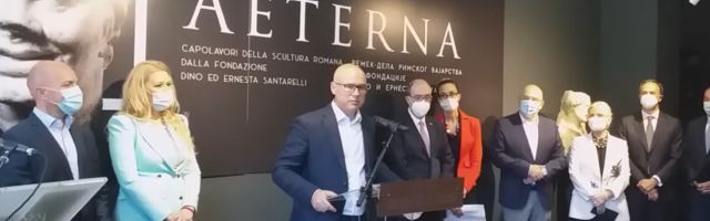 Отворена изложба „Рома Етерна“ у Новом Саду