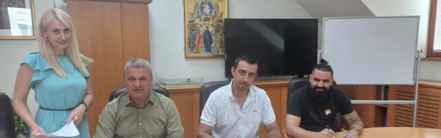 Overen ugovor za kupovinu seoske kuće sa okućnicom