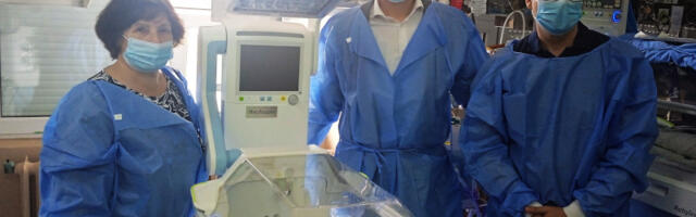 Srpkinja iz Amerike donirala najsavremeniji neonatalni inkubator kragujevačkom UKC-u (FOTO)