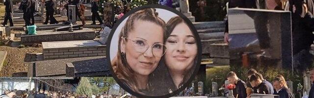 DA SRCE PREPUKNE! SIN I OTAC ZAGRLJENI GRCAJU U SUZAMA NA SAHRANI SANELE I MARIJE KOJE SU IZGORELE NAKON NESREĆE U SUBOTICI! (VIDEO)