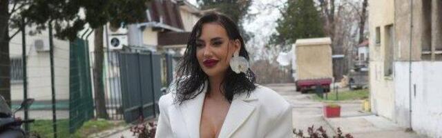 "Zvali su me klempava i daska!" Pevačicu vređali zbog izgleda, a onda se sve promenilo