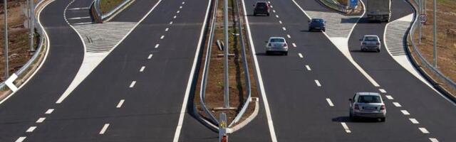 Nišlije idu organizovano automobilima na protest 15. marta