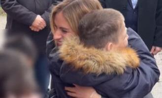 Emotivan susret ministarke Stamenkovski i Veljka u ustanovi za decu bez roditeljskog staranja u Banji Koviljači: Politika nije samo funkcija! Zbog njih smo tu