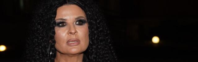 Maja Marijana na štakama, jedva se kreće - Pevačica prvi put u javnosti nakon operacije