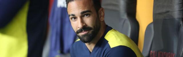 "Hvala, obožavam Mikonos!" Hteo da podiđe predsednici Hrvatske, pa se izblamirao za ceo život: Jesi li lud, to je u Grčkoj? /VIDEO/