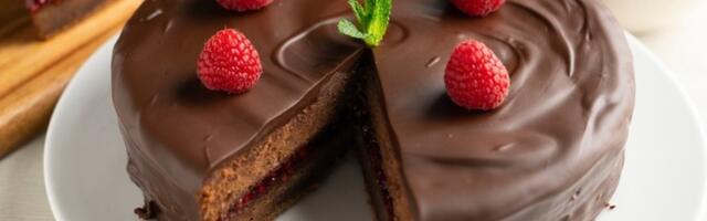 Kraljica deserta: Čokoladna torta sa malinama koja ostavlja bez daha