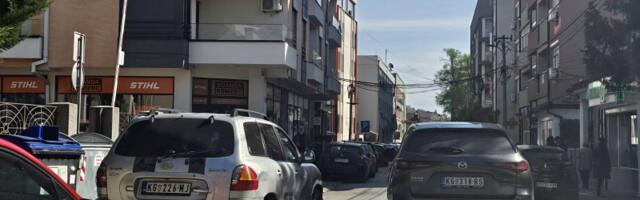 Dobro jutro, stres može da počne: Ulica kroz koju Kragujevčani testiraju živce i veštine manevrisanja (FOTO/VIDEO)