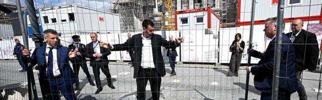 Mađar sklonio ograde ispred bivšeg Orbanovog sedišta u Budimpešti, zgrada otvorena za posetioce