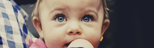 OPASNE BEBE! Nasamarile roditelje! (Video)